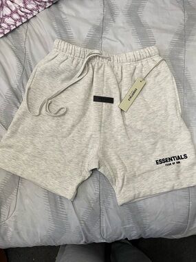 Grey/Light oatmeal essentials shorts